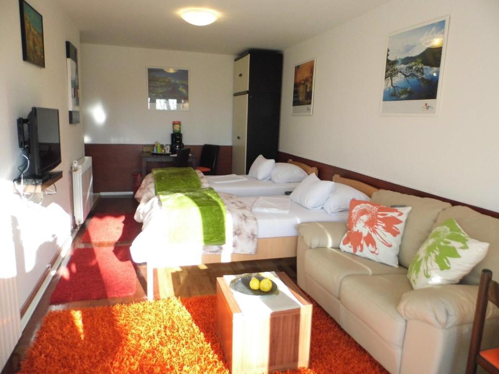 Apartments And Rooms Trsje 자그레브 외부 사진